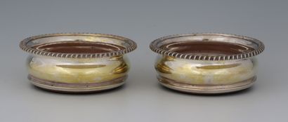 PAIRE DE DESSOUS DE CARAFONS en argent 800...