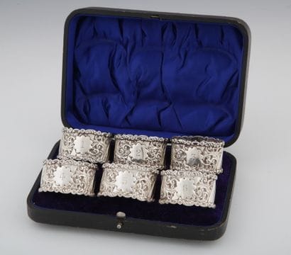 SET OF SIX OVAL SERVIETTES RINGS in silver...