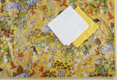 LARGE RECTANGULAR NAPPE in printed yellow...