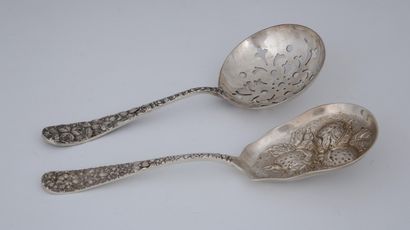 SILVER STRAWBERRY SHOVEL AND SPATULAR SPOON...