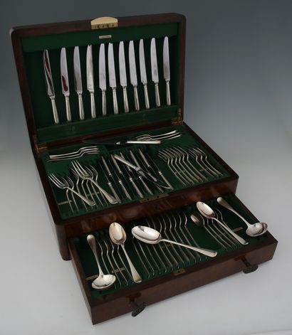 MENAGERE DE COUVERTS ET COUTEAUX 72 PIECES...