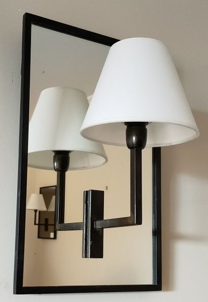 SUITE DE 4 APPLIQUES A UNE LUMIERE, fond...