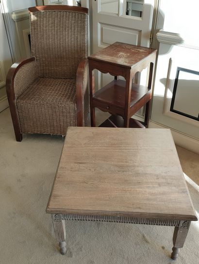 LOT COMPRENANT :

FAUTEUIL bois teinté et...