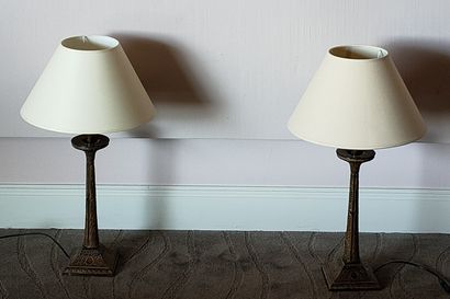 LOT COMPRENANT :

Une TETE DE LIT en bois...