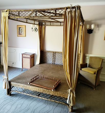 Ensemble de mobilier façon bambou et cannage...
