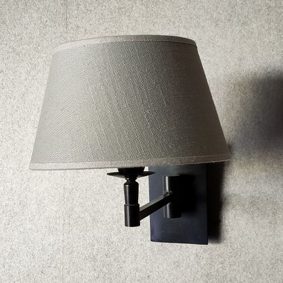 SUITE DE QUATRE APPLIQUES à un bras de lumière...