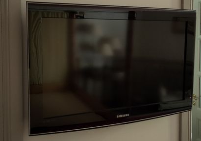 TELEVISEUR MURAL et télécommande Samsung

Diam....
