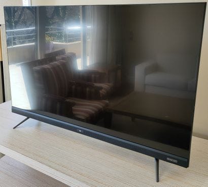 TELEVISEUR 108 cm et télécommande de marque...