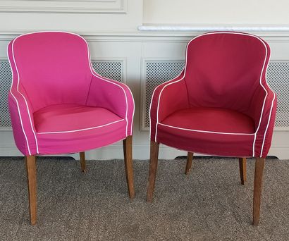 SUITE DE CINQUANTE FAUTEUILS à dossier gondole...