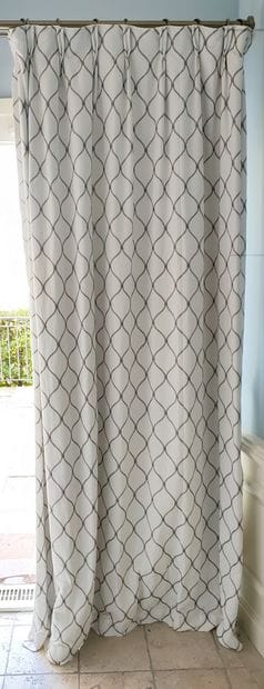 LOT COMPRENANT :

PAIRE DE RIDEAUX lin blanc...