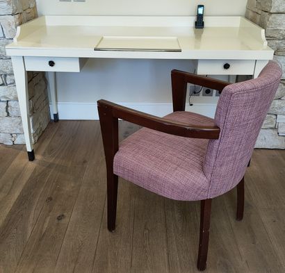 LOT COMPRENANT :

BUREAU CONTEMPORAIN en...
