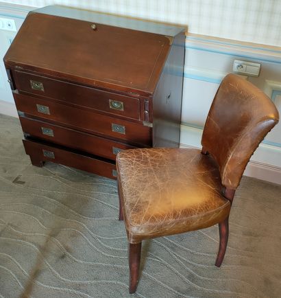 LOT COMPRENANT : 

BUREAU SCRIBAN de Style...