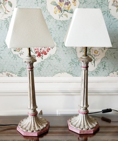 LOT COMPRENANT :

PAIRE DE LAMPES en composition...