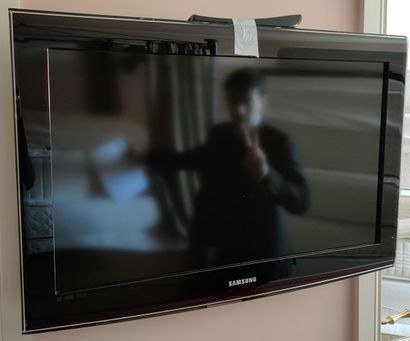 TELEVISEUR MURAL et télécommande Samsung

Diam....