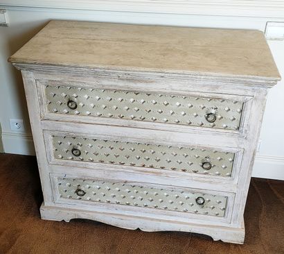 LOT COMPRENANT : 

Un BUREAU et une COMMODE...