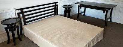 MOBILIER EN BOIS TEINTE dans le goût asiatique...