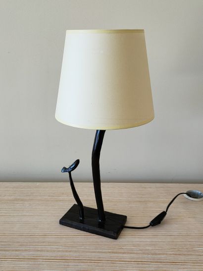 LAMPE « FEUILLAGE » en bronze patiné noir....