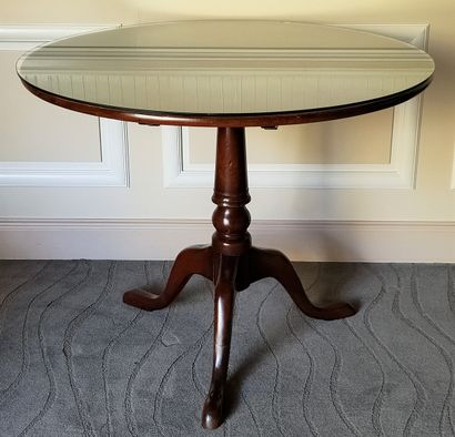 GUERIDON tripode en bois teinté

74 x 90...