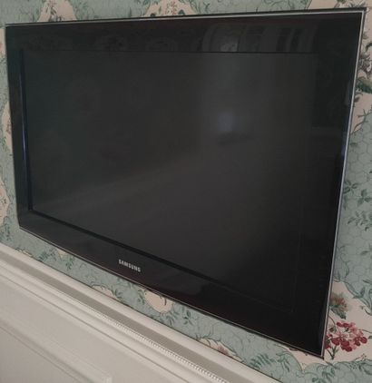 TELEVISEUR MURAL 80 cm et télécommande Samsung



MAS...
