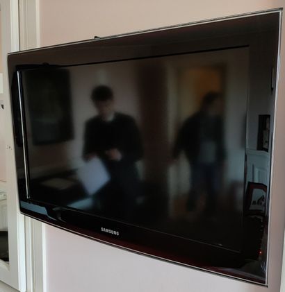 TELEVISEUR MURAL et télécommande Samsung

Diam....