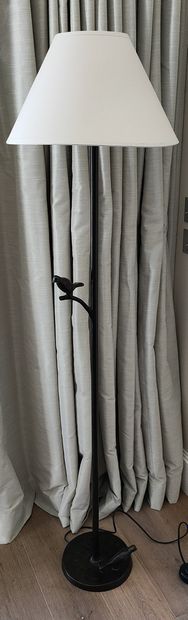 LAMPADAIRE, métal laqué noir. Ht 170 cm



MAS...