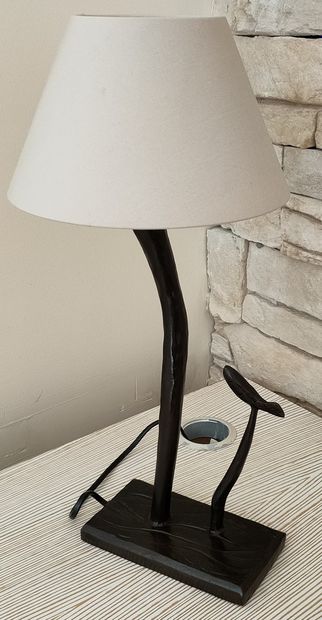 LAMPE « FEUILLAGE » en bronze patiné noir....