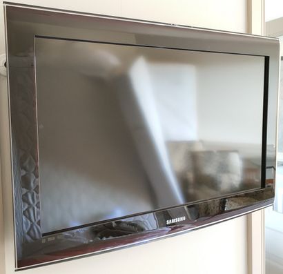 TELEVISEUR MURAL et télécommande Samsung

Diam....