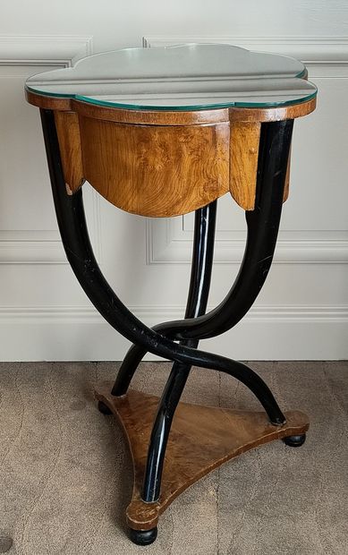 PETITE TABLE GUERIDON de Style Biedermeier

Plateau...