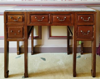 CHINE - BUREAU en bois teinté - H. 84 cm.



MAS...