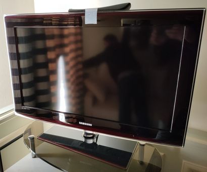 TELEVISEUR 80 cm et télécommande Samsung.



BASTIDE...