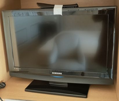 TELEVISEUR MURAL 80 cm et télécommande Samsung....