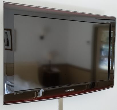 TELEVISEUR MURALet télécommande Samsung

Diam....