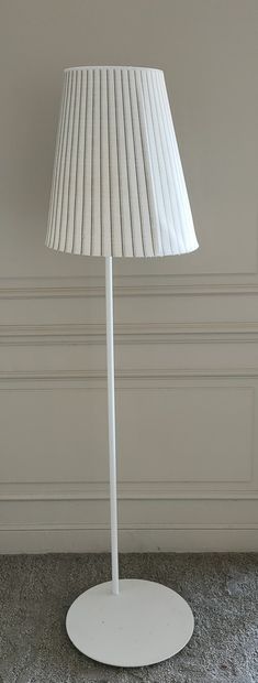 SUITE DE QUATRE LAMPADAIRES à LED Modernes...
