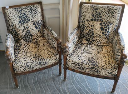 PAIRE DE BERGERES de Style Empire en bois...