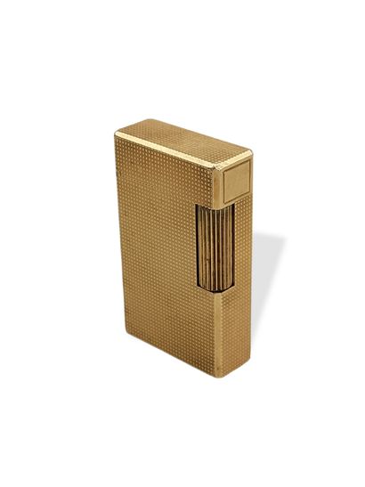 ST DUPONT PARIS - Gas pocket lighter in gold...