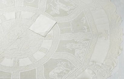 ROUND NAPPE AND ITS 12 RECTANGULAR TOWELS...