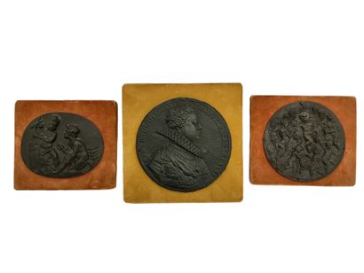 DEUX BAS RELIEFS de Style du XVIIIème Siècle...