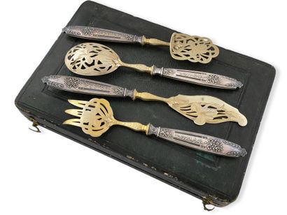 4 PIECES HORS D'OEUVRE SERVICE Circa 1900,...