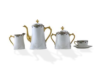 14 PIECES COFFEE SERVICE Circa 1925 in white...