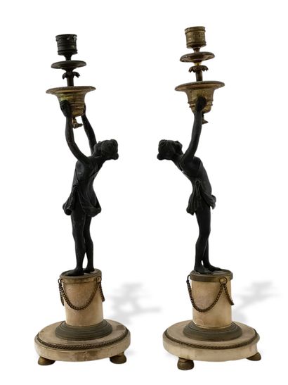 PAIRE DE BOUGEOIRS de Style Louis XVI Circa...