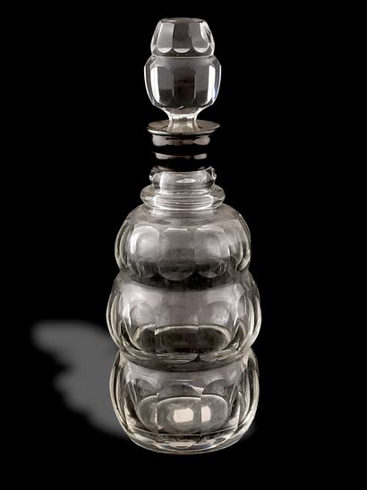 SMALL ALCOHOL CARAF Circa 1925 in cut white...