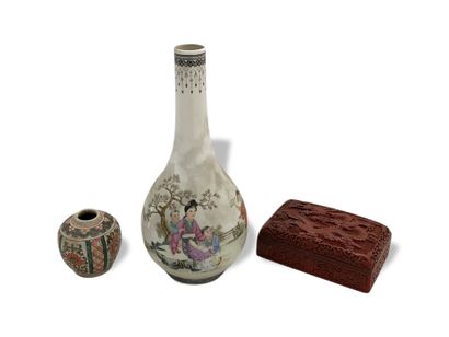 SET INCLUDING 

-A polychrome porcelain VASE...