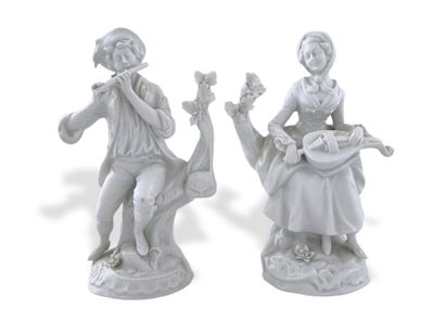 PAIRE DE STATUETTES de Style Saxe XVIIIème...