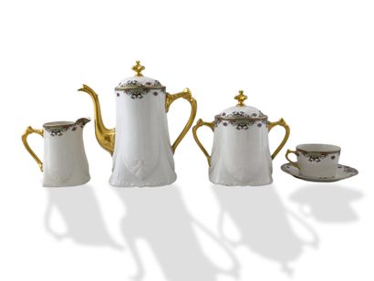 14 PIECES COFFEE SERVICE Circa 1925 in white...