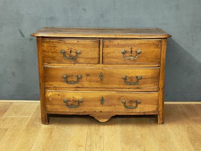 Early 18th century walnut molded COMMODE...
