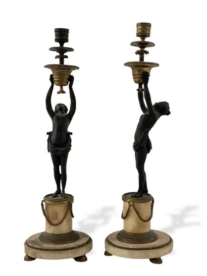 PAIRE DE BOUGEOIRS de Style Louis XVI Circa...
