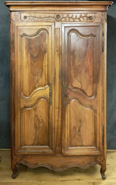 Early 19th Century walnut cabinet, molded...