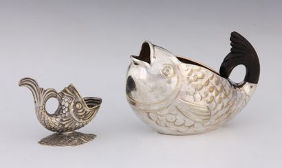 FISH SHAPED CREMIER AND TOOTH HOLDER in silver...