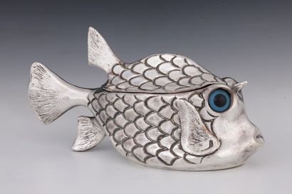 COVERED BOX IN THE FORM OF A FISH in boiled...