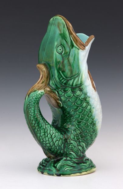 PICTURE IN THE FORM OF A FISH in polychrome...